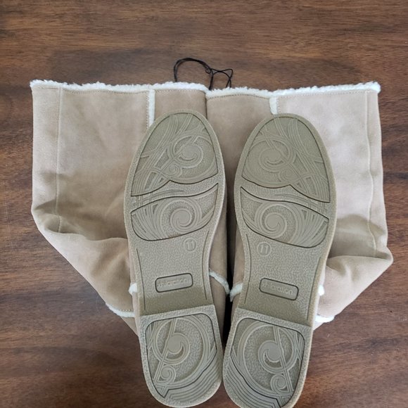 Women Boot - Picture 3 of 4